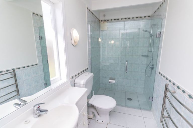 Photo of property in 39 Lucknow Terrace, Khandallah, Wellington, 6035