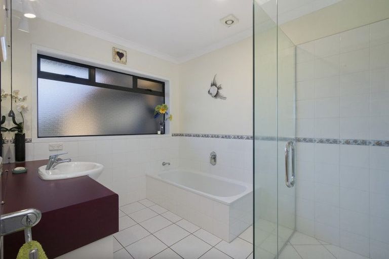 Photo of property in 13 Avonbrook Lane, Pukekohe, 2120