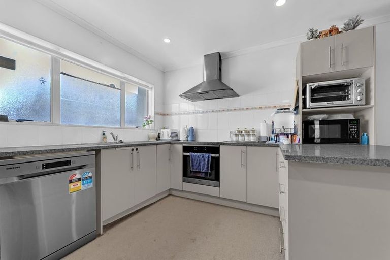 Photo of property in 13 Bushpark Place, Flat Bush, Auckland, 2016