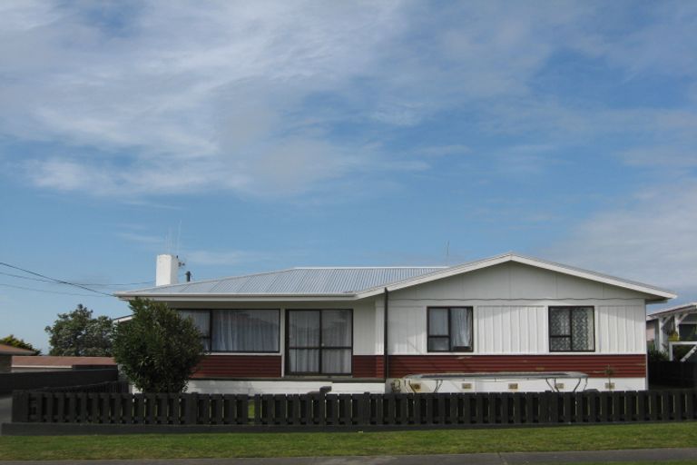 Photo of property in 37 Lee Street, Castlecliff, Whanganui, 4501