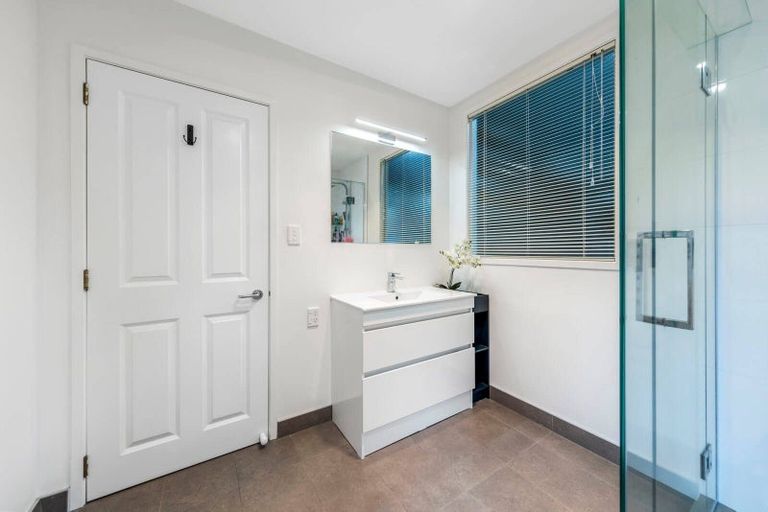 Photo of property in 76a Walmer Road, Point Chevalier, Auckland, 1022