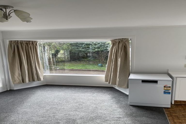 Photo of property in 6 Churton Drive, Churton Park, Wellington, 6037