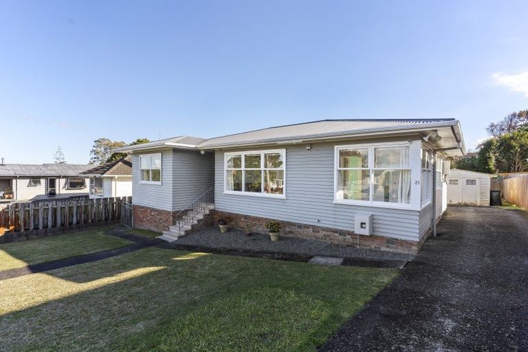 Photo of property in 21 Taupo Street, Green Bay, Auckland, 0604