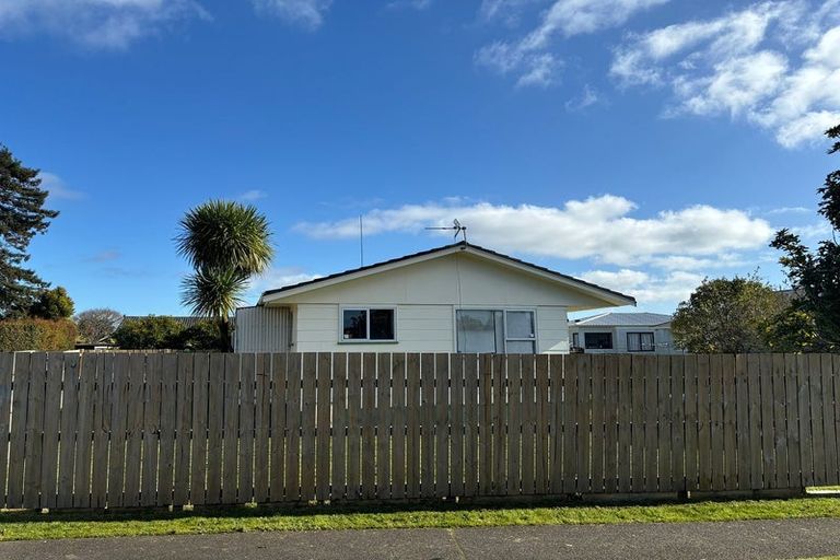 Photo of property in 1/89 Bruce Mclaren Road, Henderson, Auckland, 0612