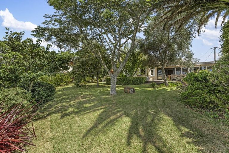 Photo of property in 120 Vauxhall Road, Narrow Neck, Auckland, 0624