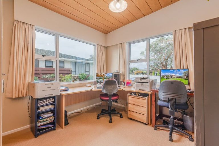 Photo of property in 35 Terry Crescent, Milson, Palmerston North, 4414