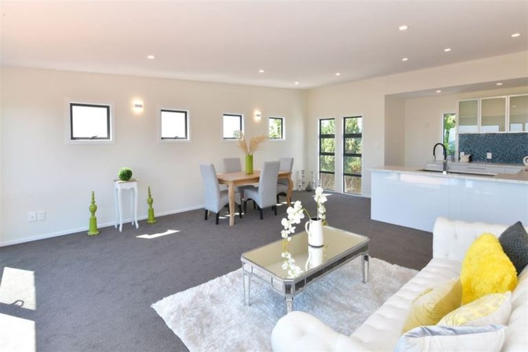 Photo of property in 1376 Whangaparaoa Road, Army Bay, Whangaparaoa, 0930