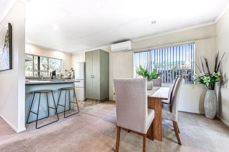 Photo of property in 2/38 Sandwich Road, St Andrews, Hamilton, 3200