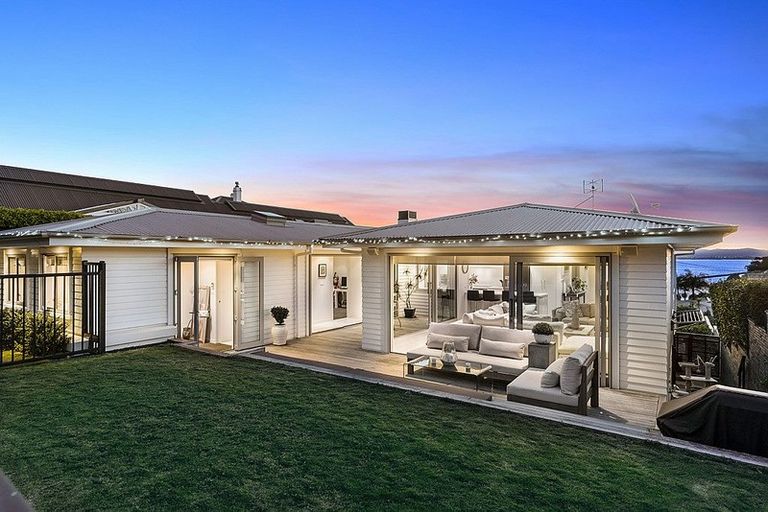 Photo of property in 27 Tizard Road, Birkenhead, Auckland, 0626