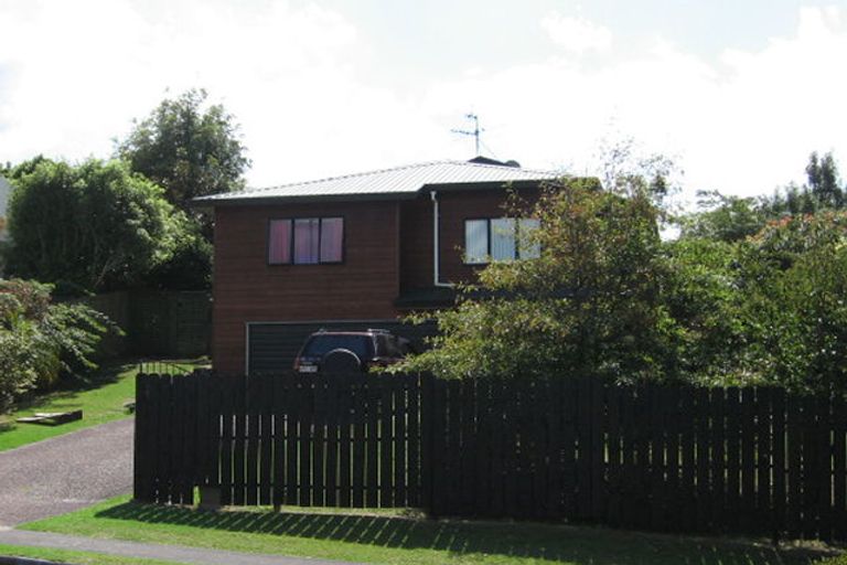 Photo of property in 17 Lagoon Way, West Harbour, Auckland, 0618