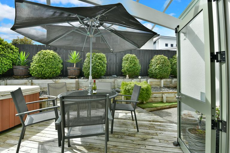 Photo of property in 1/126 Brian Crescent, Stanmore Bay, Whangaparaoa, 0932