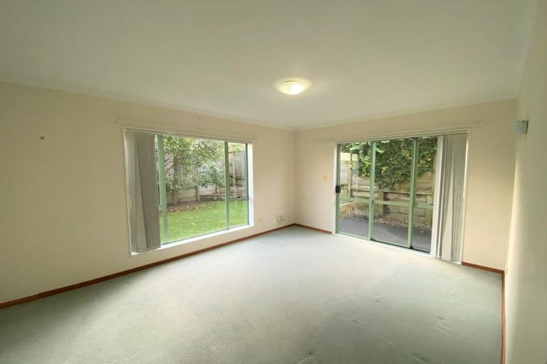 Photo of property in 17 Arirang Rise, Pinehill, Auckland, 0632