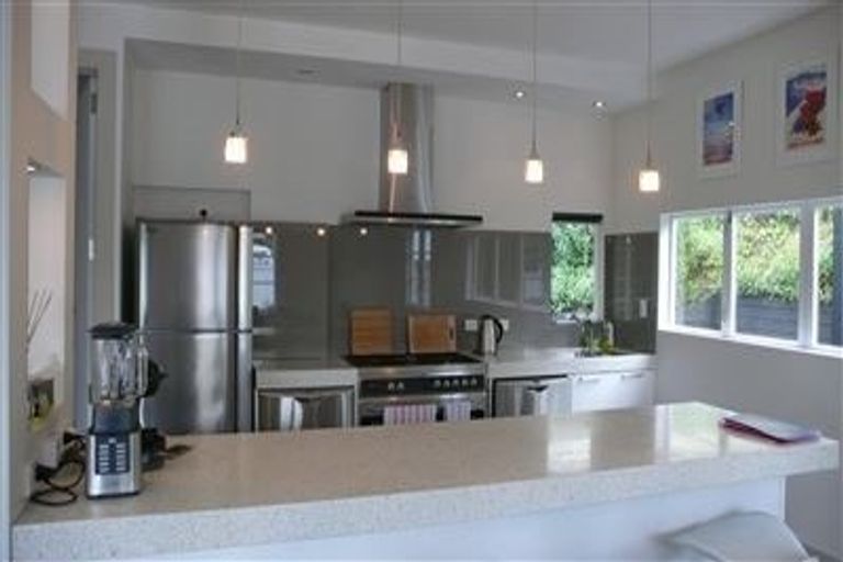 Photo of property in 1/5 Milton Road, Northcote Point, Auckland, 0627