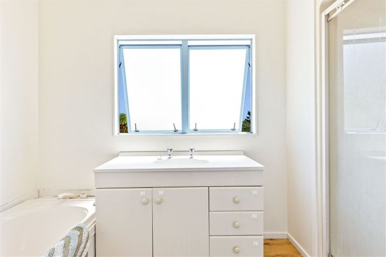 Photo of property in 2/111 Taikata Road, Te Atatu Peninsula, Auckland, 0610