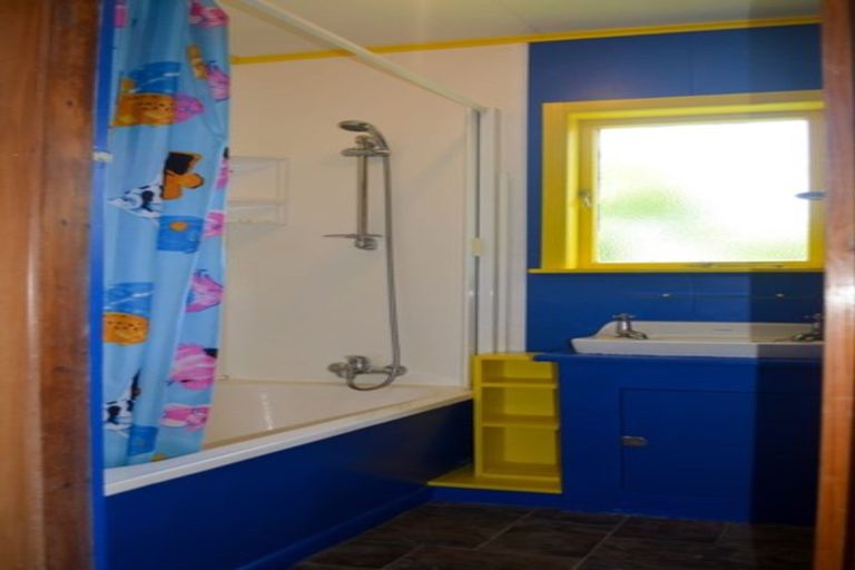 Photo of property in 15 Ferry Road, Waipu, 0510