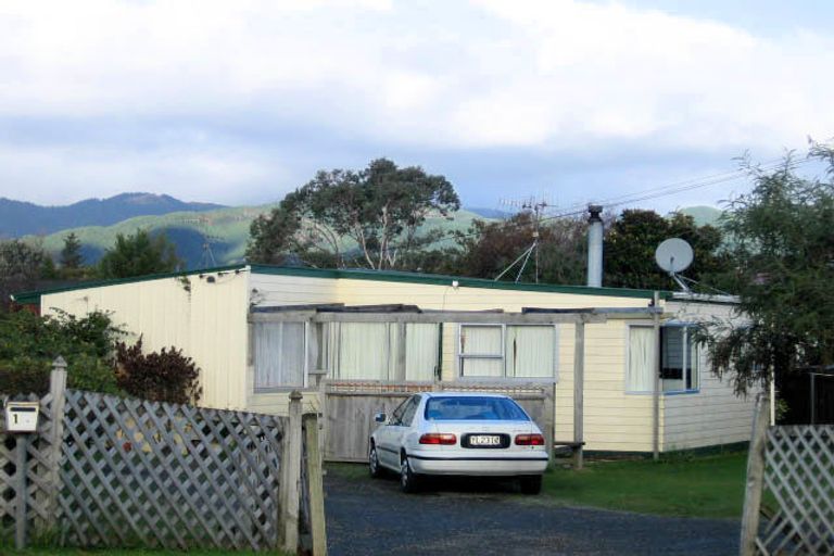 Photo of property in 16 Walton Road, Paraparaumu Beach, Paraparaumu, 5032