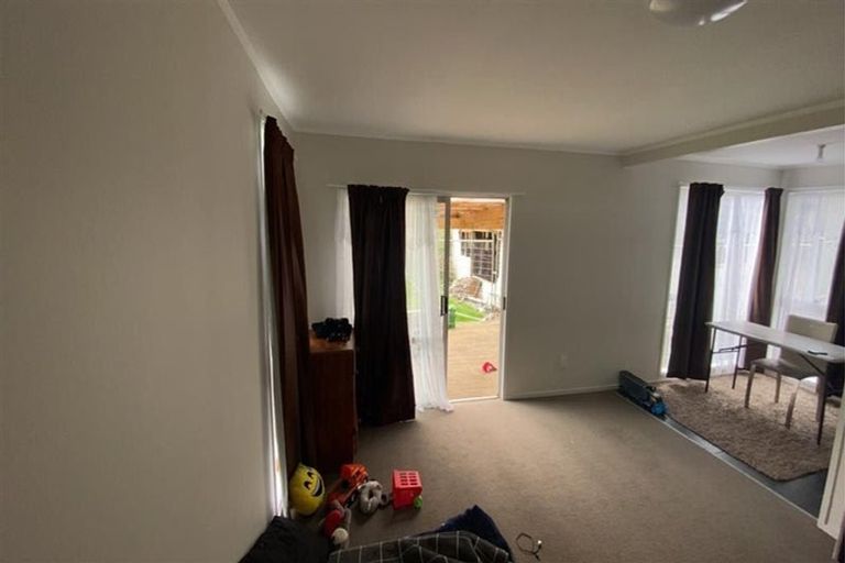 Photo of property in 2 Adel Place, Weymouth, Auckland, 2103