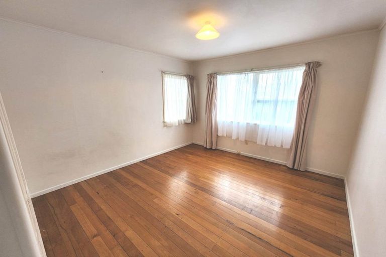 Photo of property in 39 Farquhar Road, Glendene, Auckland, 0602