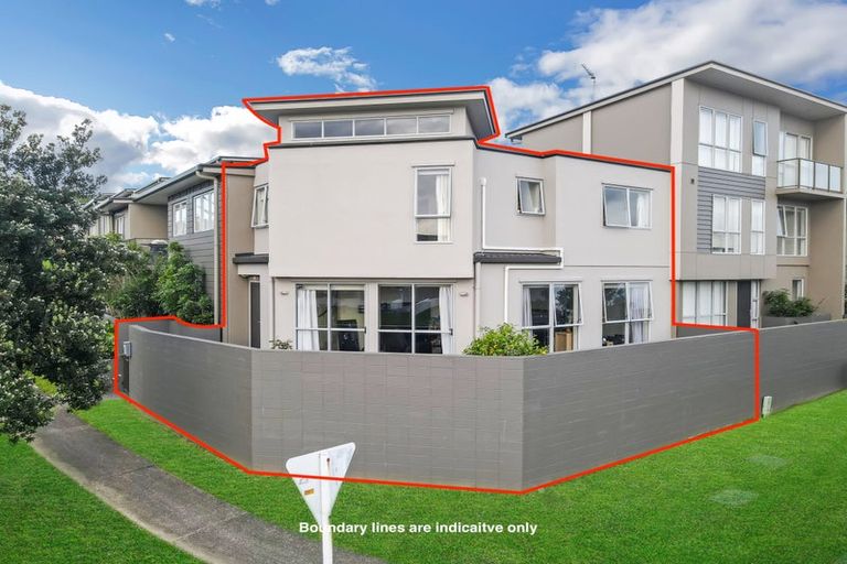 Photo of property in 3/1 Gracechurch Drive, Flat Bush, Auckland, 2016