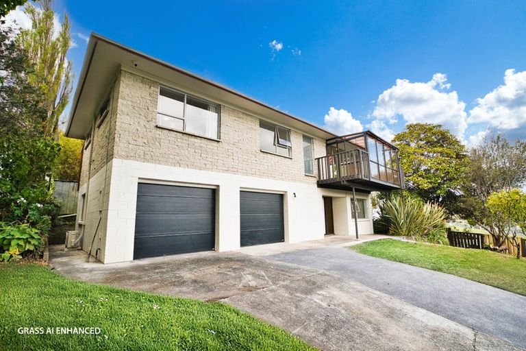 Photo of property in 10 Brunner Road, Glen Eden, Auckland, 0602