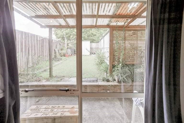 Photo of property in 9 Toru Street, Te Atatu Peninsula, Auckland, 0610