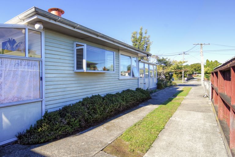 Photo of property in 24 Fergusson Street, Solway, Masterton, 5810