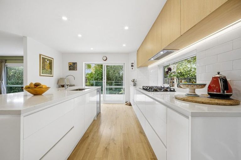 Photo of property in 11a Langana Avenue, Browns Bay, Auckland, 0630
