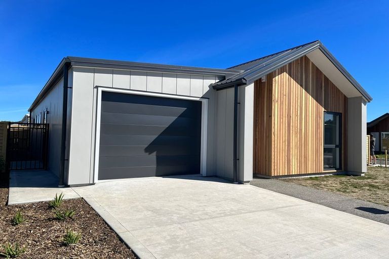 Photo of property in 9 Koru Loop, Paraparaumu, 5032