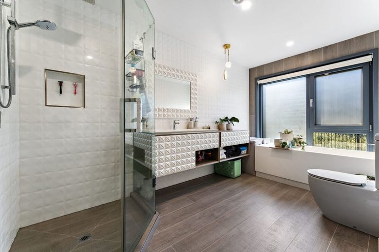 Photo of property in 48a Peter Terrace, Castor Bay, Auckland, 0620