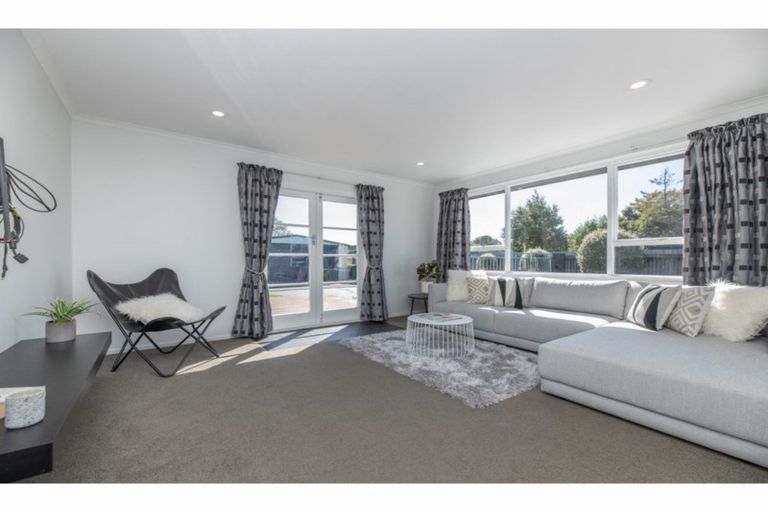 Photo of property in 12 Rosanna Place, Aranui, Christchurch, 8061