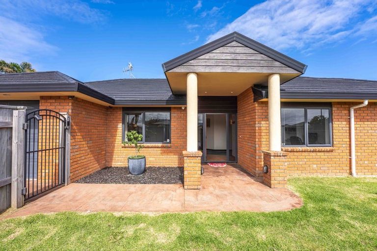 Photo of property in 96 Guildford Drive, Paraparaumu Beach, Paraparaumu, 5032