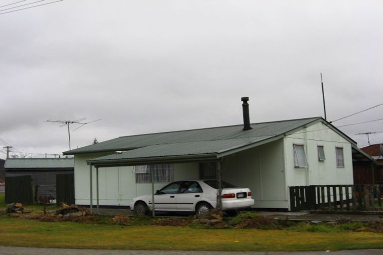 Photo of property in 10 Walsh Street, Reefton, 7830