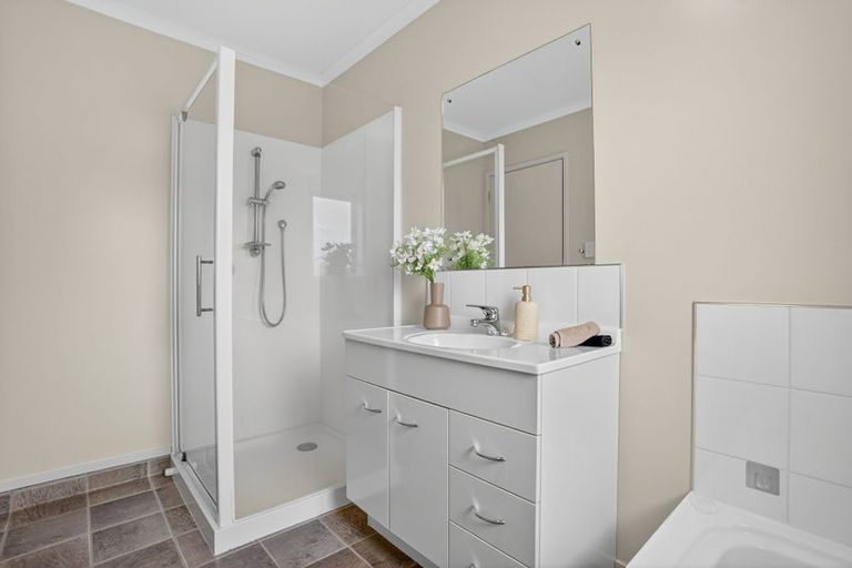 Photo of property in 61d Sabulite Road, Kelston, Auckland, 0602