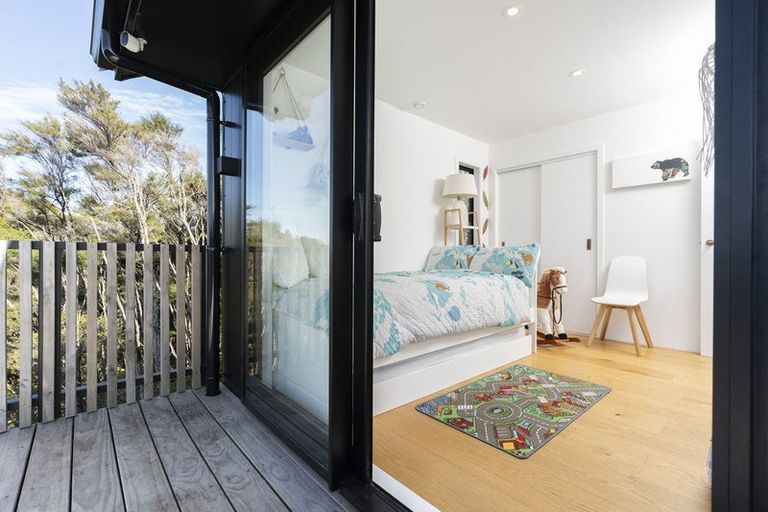 Photo of property in 21 Ngapuke Lane, Parua Bay, Onerahi, 0192