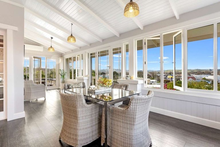 Photo of property in 44 College Street, College Estate, Whanganui, 4500