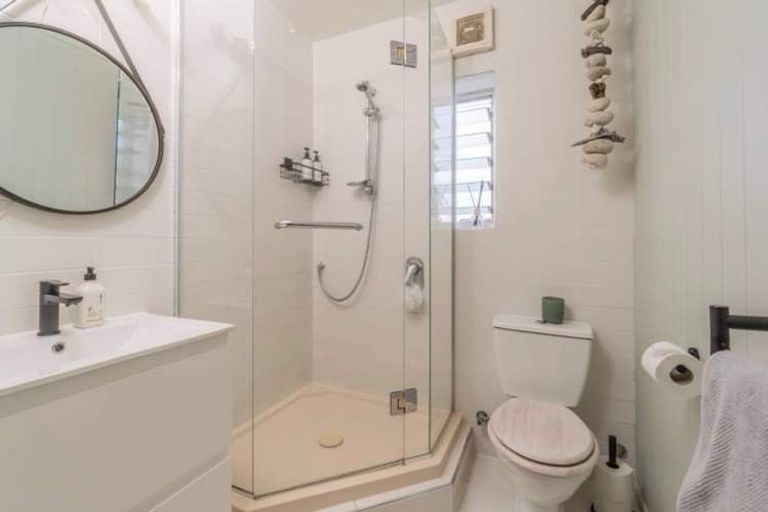 Photo of property in 1/72l Kitchener Road, Milford, Auckland, 0620