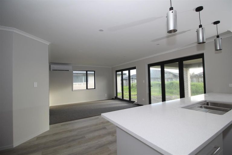 Photo of property in 21 Kaurinui Crescent, One Tree Point, 0118