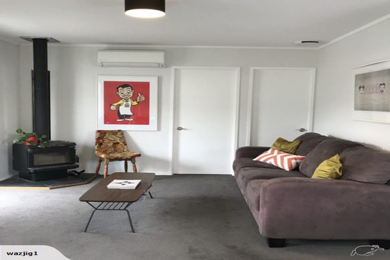 Photo of property in 4b Fernleigh Avenue, Waiuku, 2123