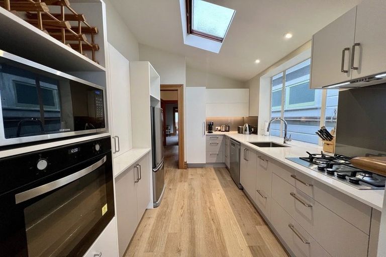 Photo of property in 2/9 King Edward Parade, Devonport, Auckland, 0624