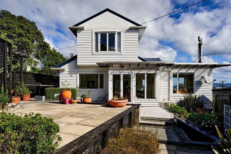 Photo of property in 1 Singers Road, Korokoro, Lower Hutt, 5012