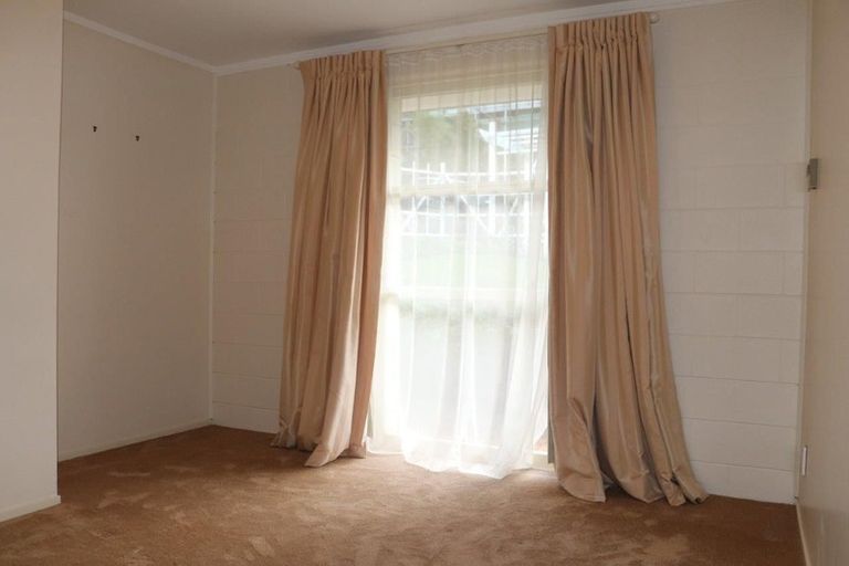 Photo of property in 547 Glenfield Road, Glenfield, Auckland, 0629