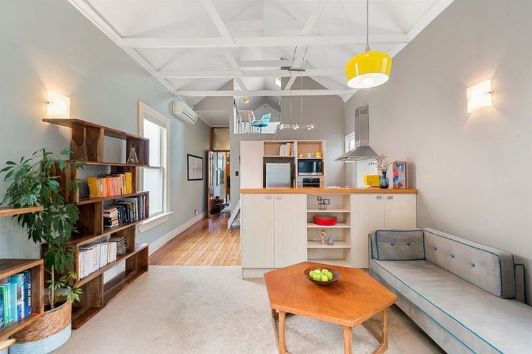 Photo of property in 15 Upper Bourke Street, Kilbirnie, Wellington, 6022