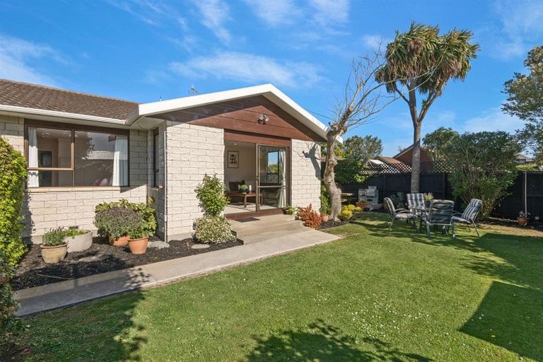 Photo of property in 2/71a Glenmore Avenue, Casebrook, Christchurch, 8051