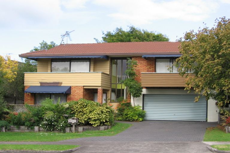 Photo of property in 38 Prince Regent Drive, Half Moon Bay, Auckland, 2012