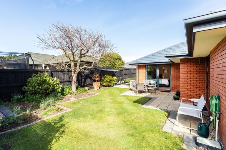 Photo of property in 8 Gwen Place, Redwood, Christchurch, 8051