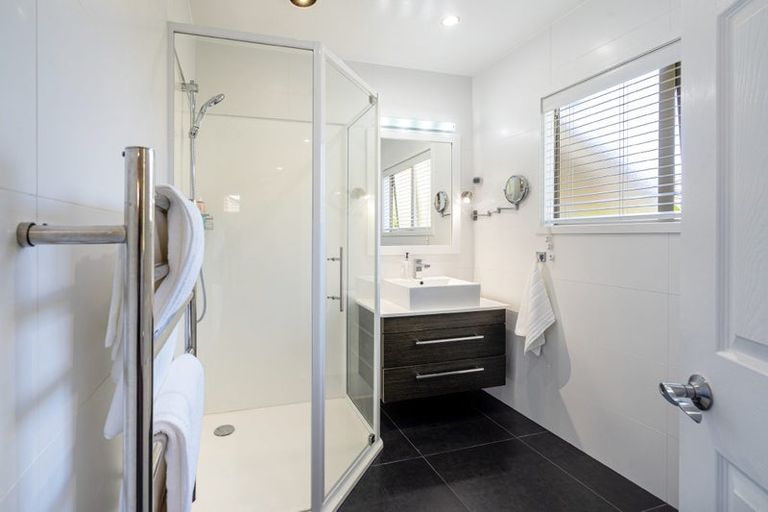 Photo of property in 8 Garden Lane, Torbay, Auckland, 0632