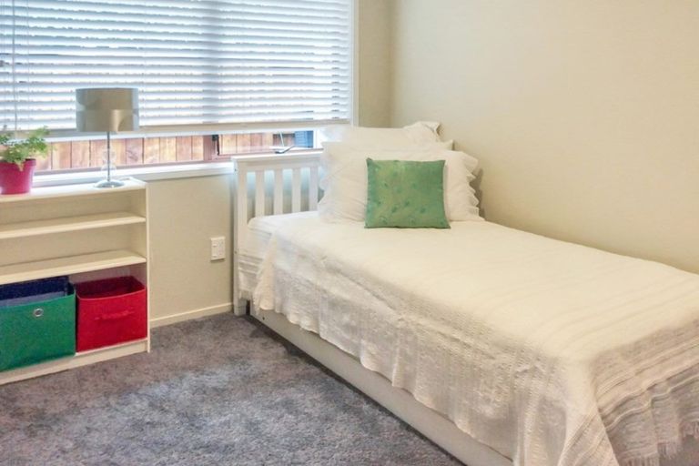 Photo of property in 1/3 Papatahi Place, Henderson, Auckland, 0610