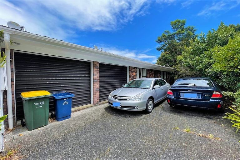 Photo of property in 2/1 Seaford Place, Murrays Bay, Auckland, 0630