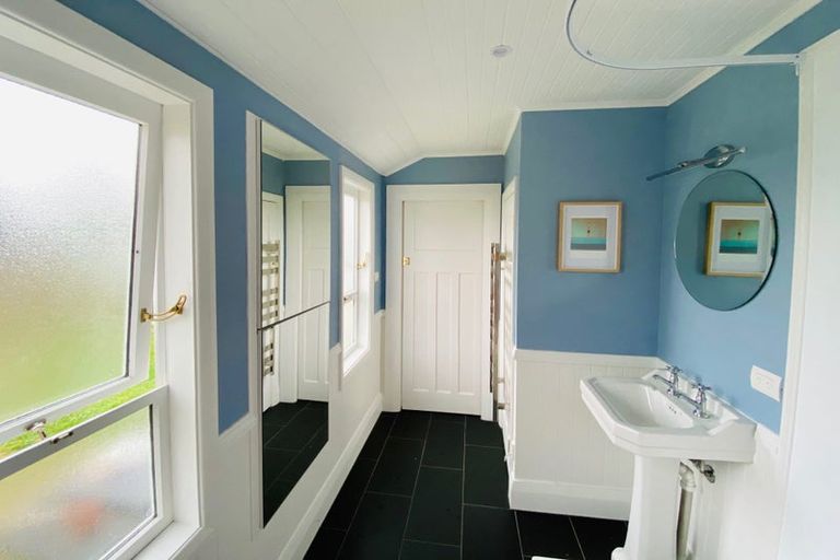 Photo of property in 37 Amohia Street, Paraparaumu, 5032