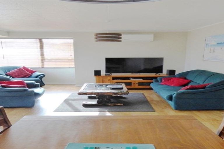 Photo of property in 118 Waverley Place, Whangamata, 3620